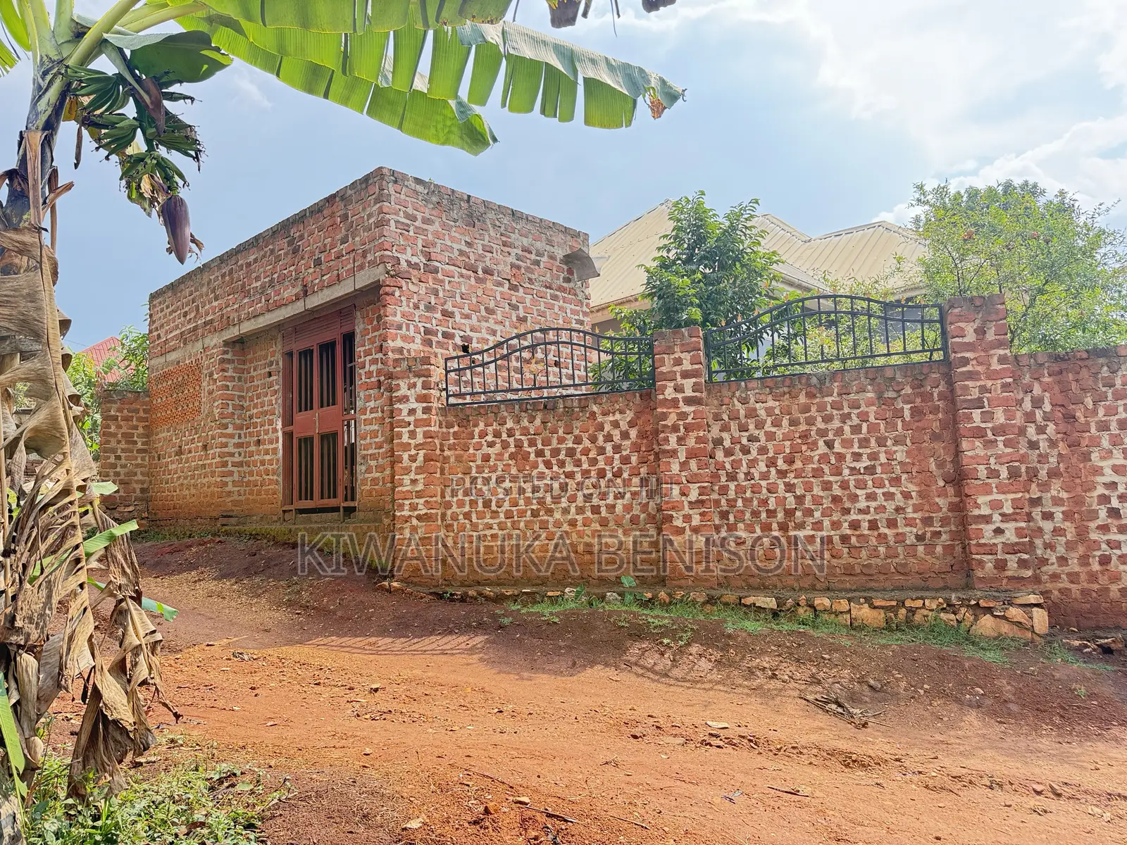 3bdrm Bungalow in Buloba, Central Division for sale in Central Division