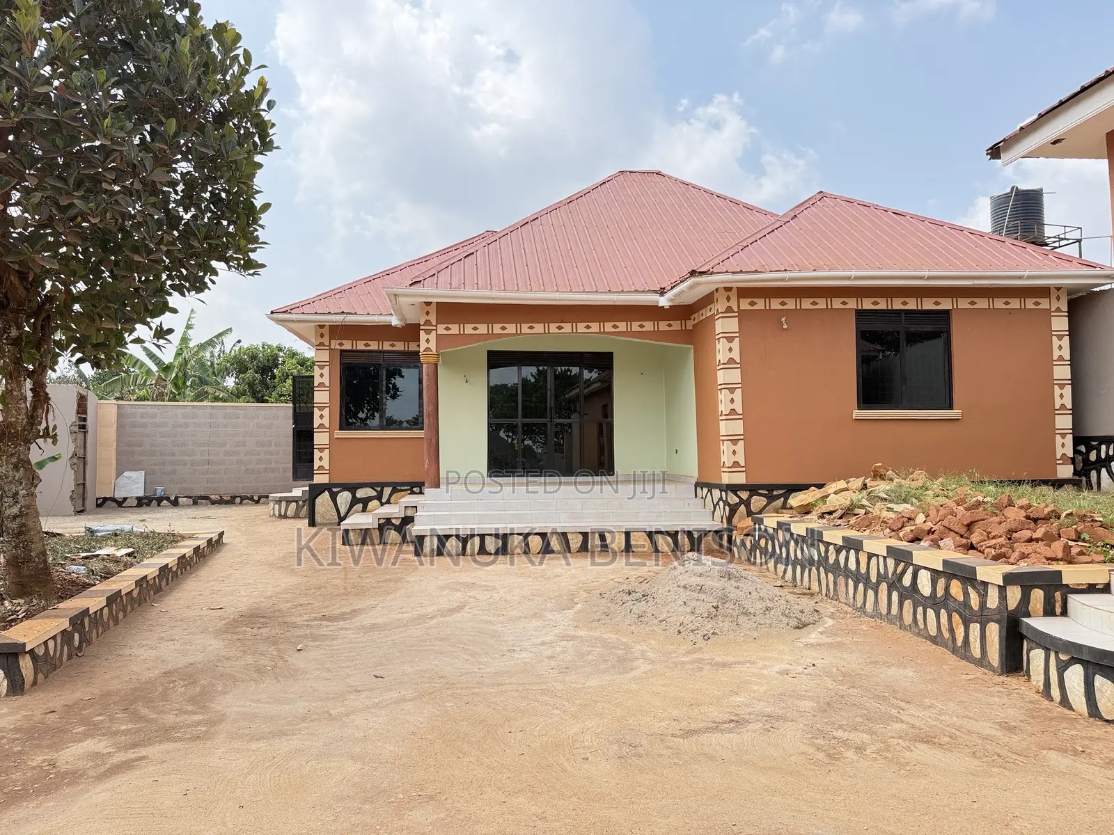 3bdrm Bungalow in Buloba, Central Division for sale in Central Division