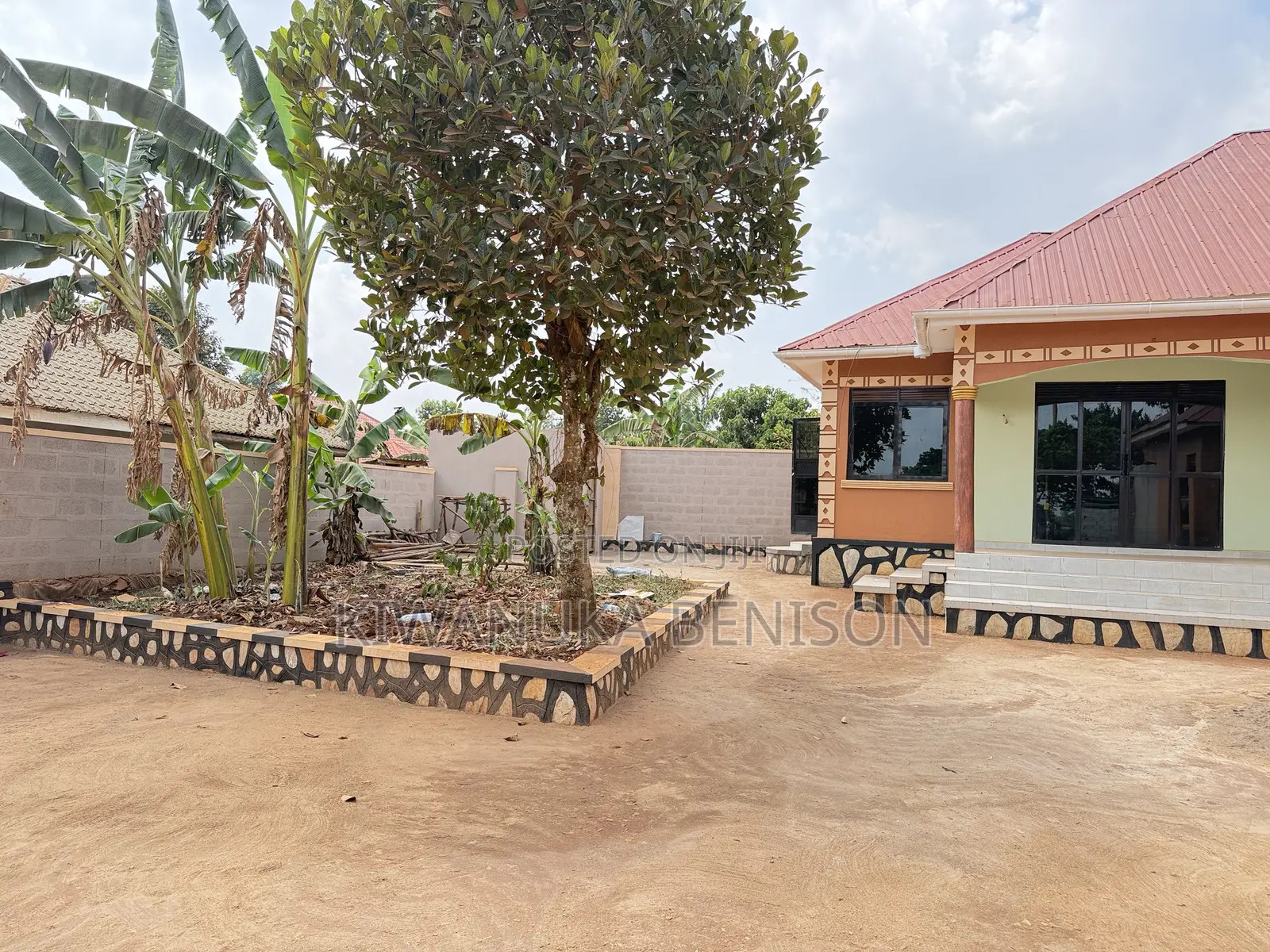 3bdrm Bungalow in Buloba, Central Division for sale in Central Division
