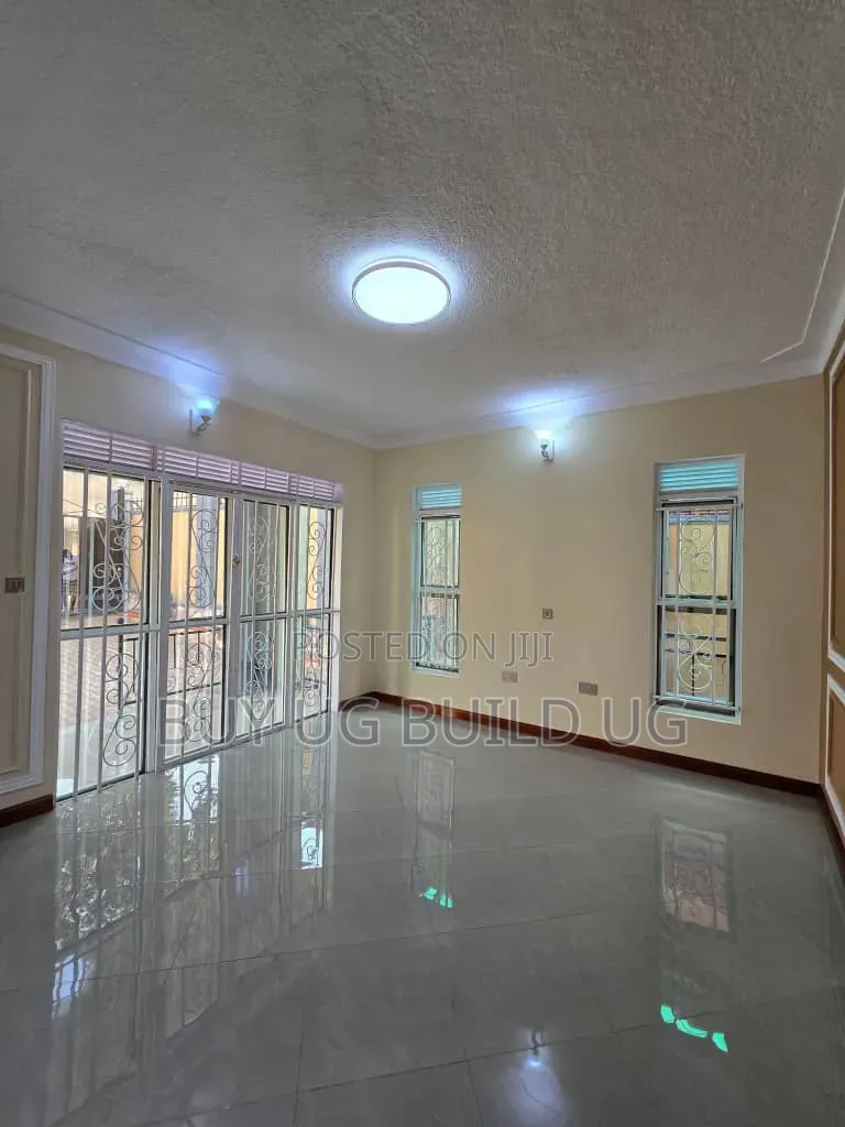 4bdrm Bungalow in Kampala - Makindye, Central Division for sale in Central Division