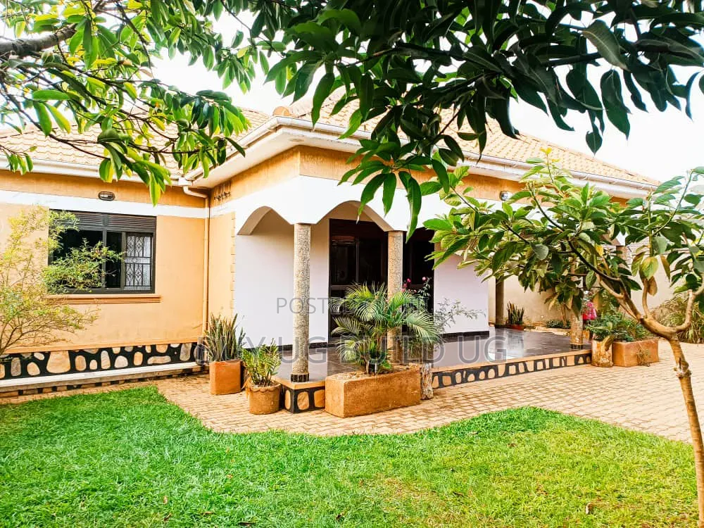 3bdrm Bungalow in Seeta Bajjo, Central Division for sale in Central Division