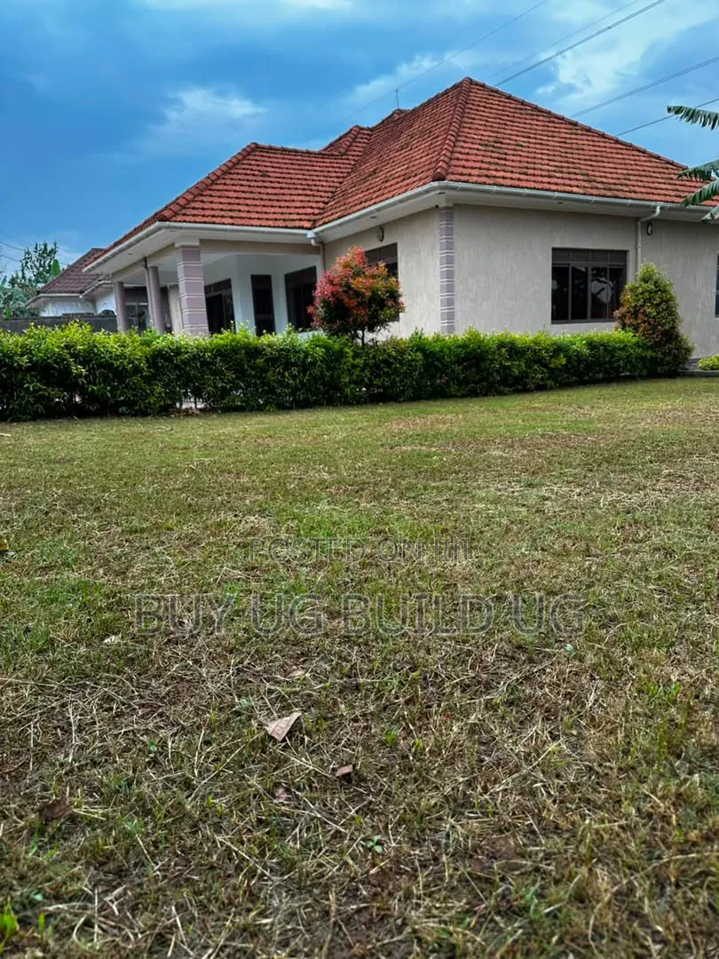 5bdrm Bungalow in Matugga Town, Division B for sale in Division B