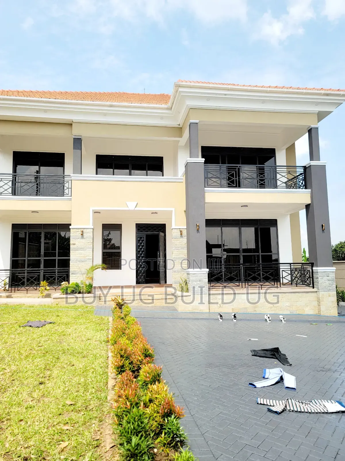 5bdrm Maisonette in Bwebajja Entebe Road, Central Division for sale in Central Division