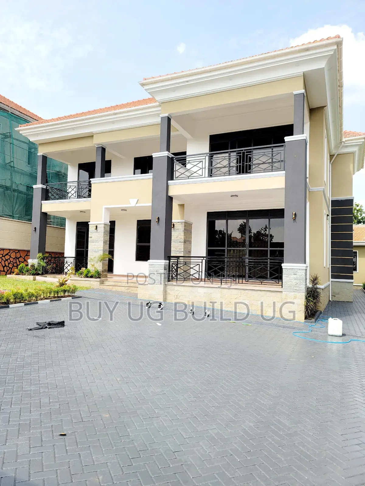 5bdrm Maisonette in Bwebajja Entebe Road, Central Division for sale in Central Division