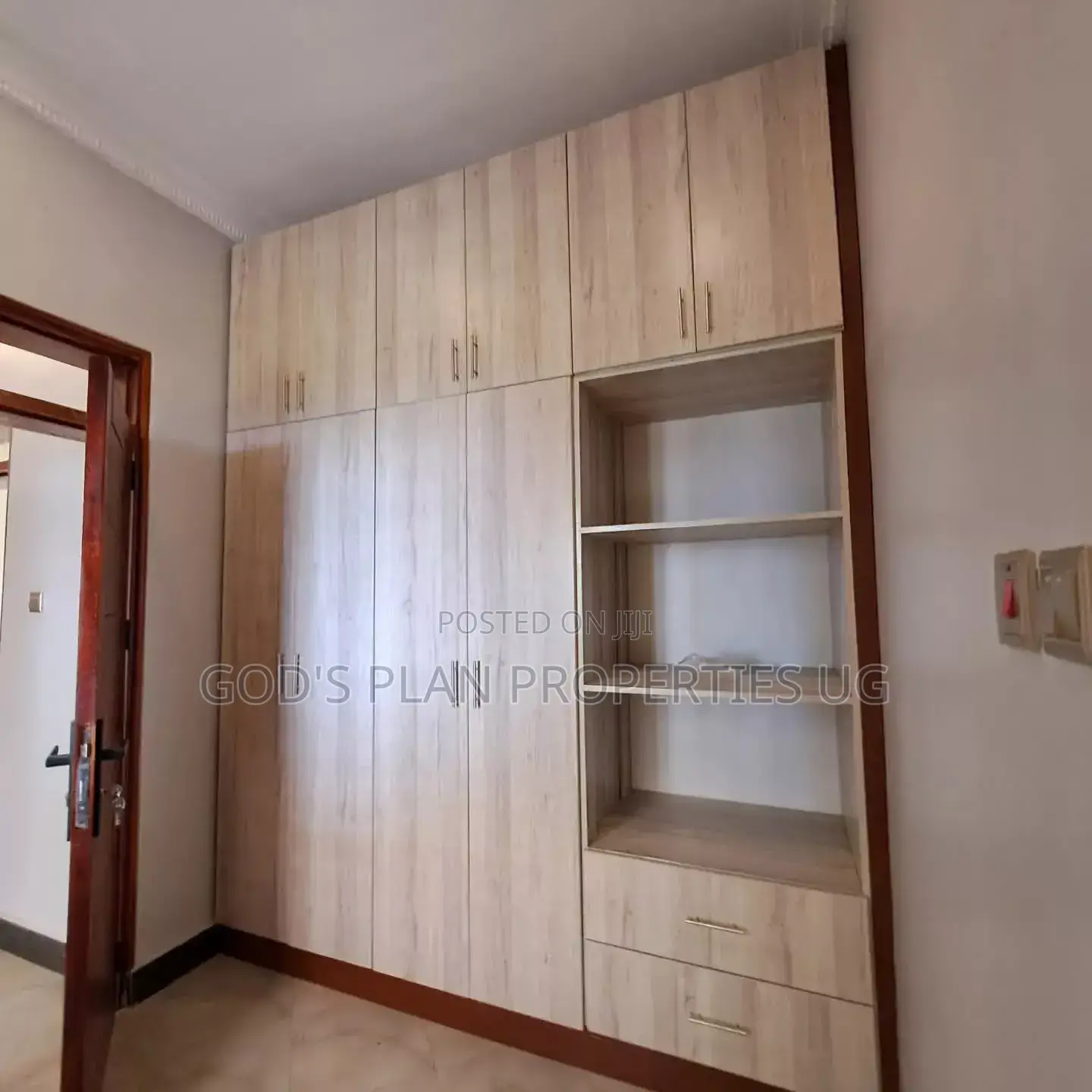 5bdrm Duplex in Kitintale Estate, Central Division for rent in Central Division