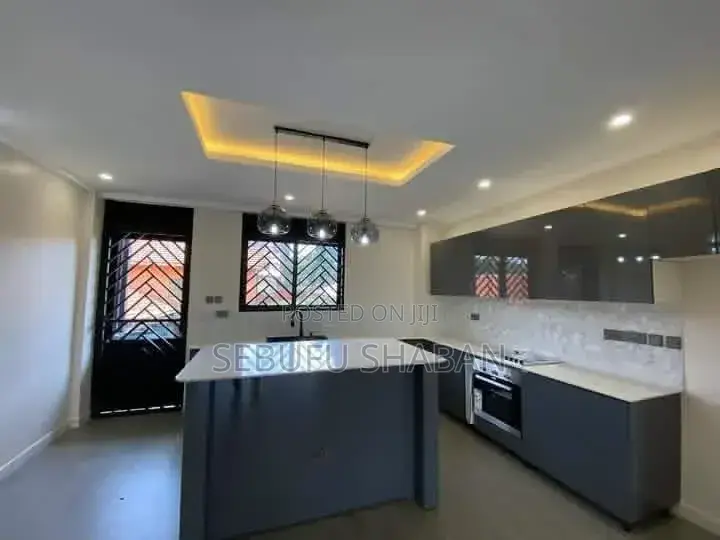 2bdrm House in Kisaasi, Central Division for rent in Central Division