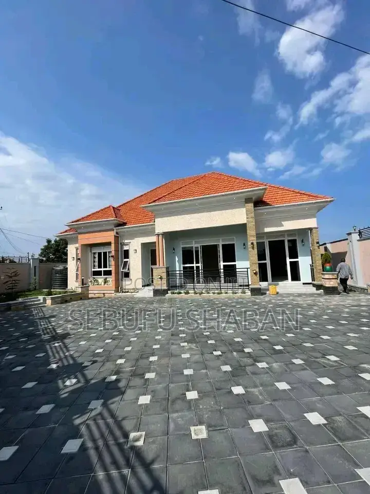 3bdrm House in Standalone Kisaasi, Central Division for rent in Central Division