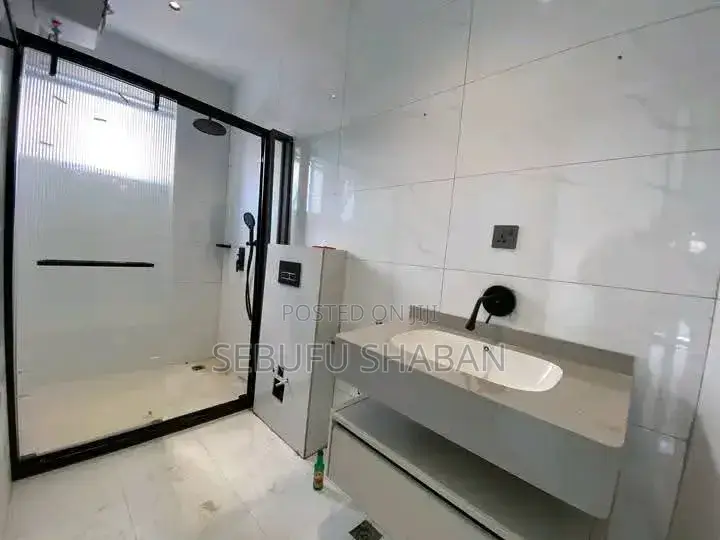 2bdrm House in Kisaasi, Central Division for rent in Central Division