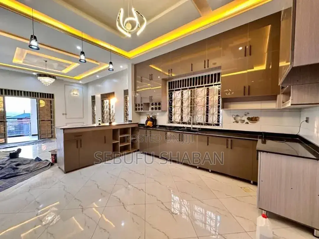 4bdrm House in Standalone Kisaasi, Central Division for rent in Central Division