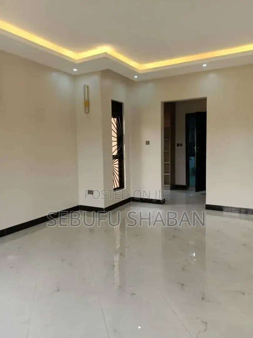 3bdrm House in Standalone Kisaasi, Central Division for rent in Central Division