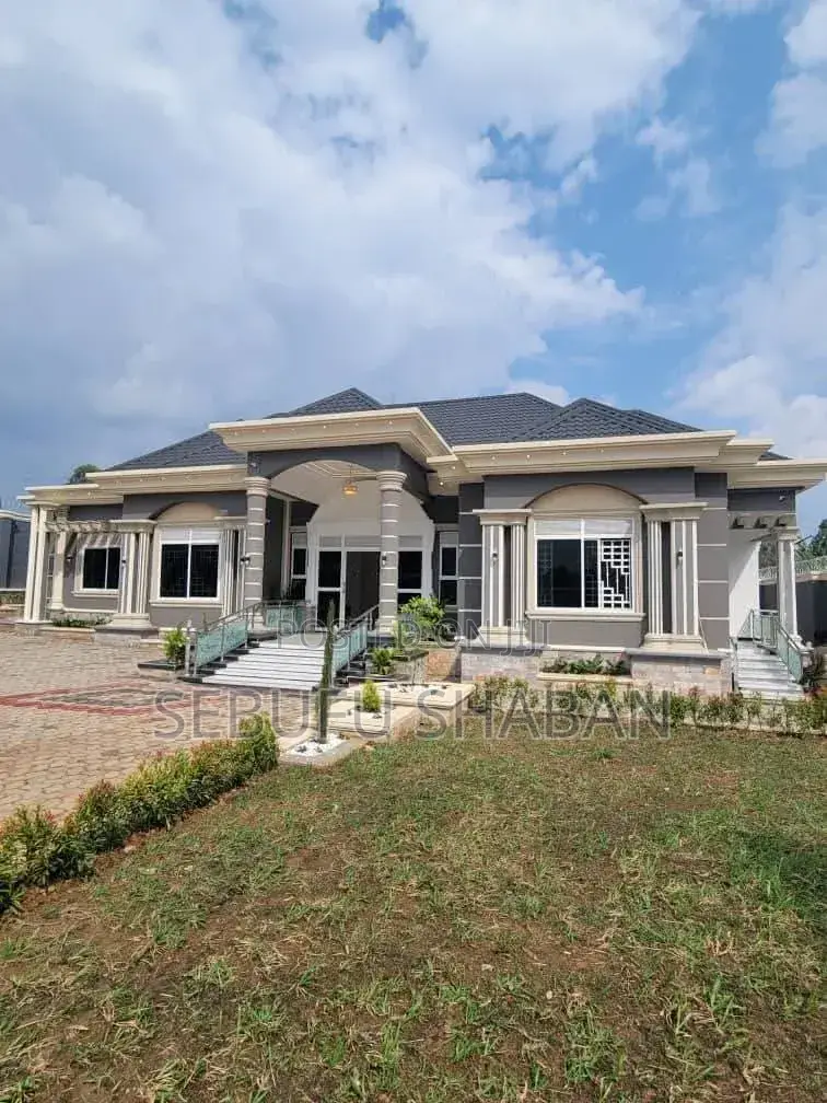 3bdrm House in Standalone Kisaasi, Central Division for rent in Central Division