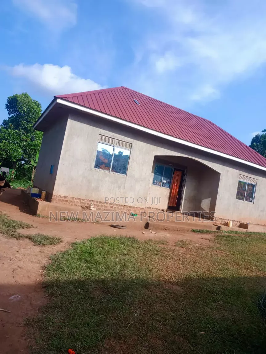 2bdrm House in Kitende Ntebe Rd, Central Division for sale in Central Division