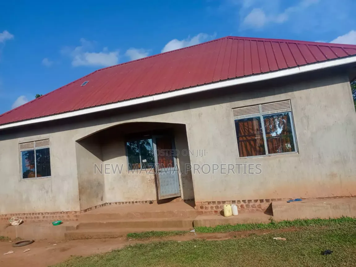 2bdrm House in Kitende Ntebe Rd, Central Division for sale in Central Division