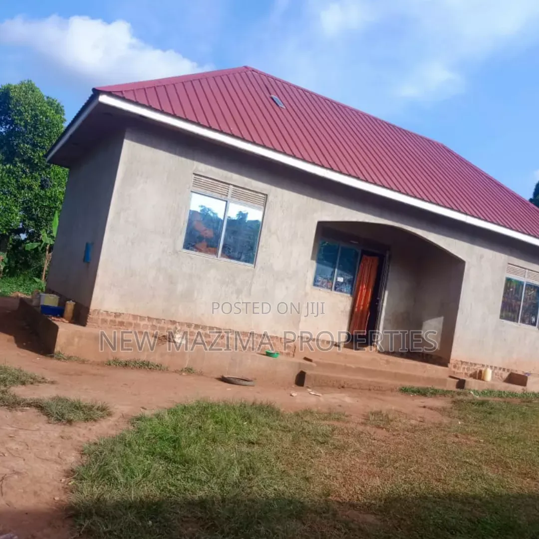2bdrm House in Kitende Ntebe Rd, Central Division for sale in Central Division
