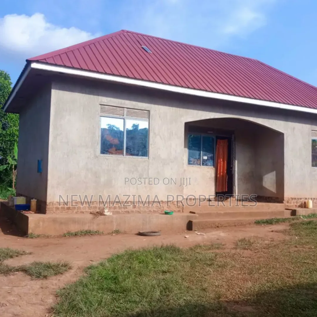 2bdrm House in Kitende Ntebe Rd, Central Division for sale in Central Division