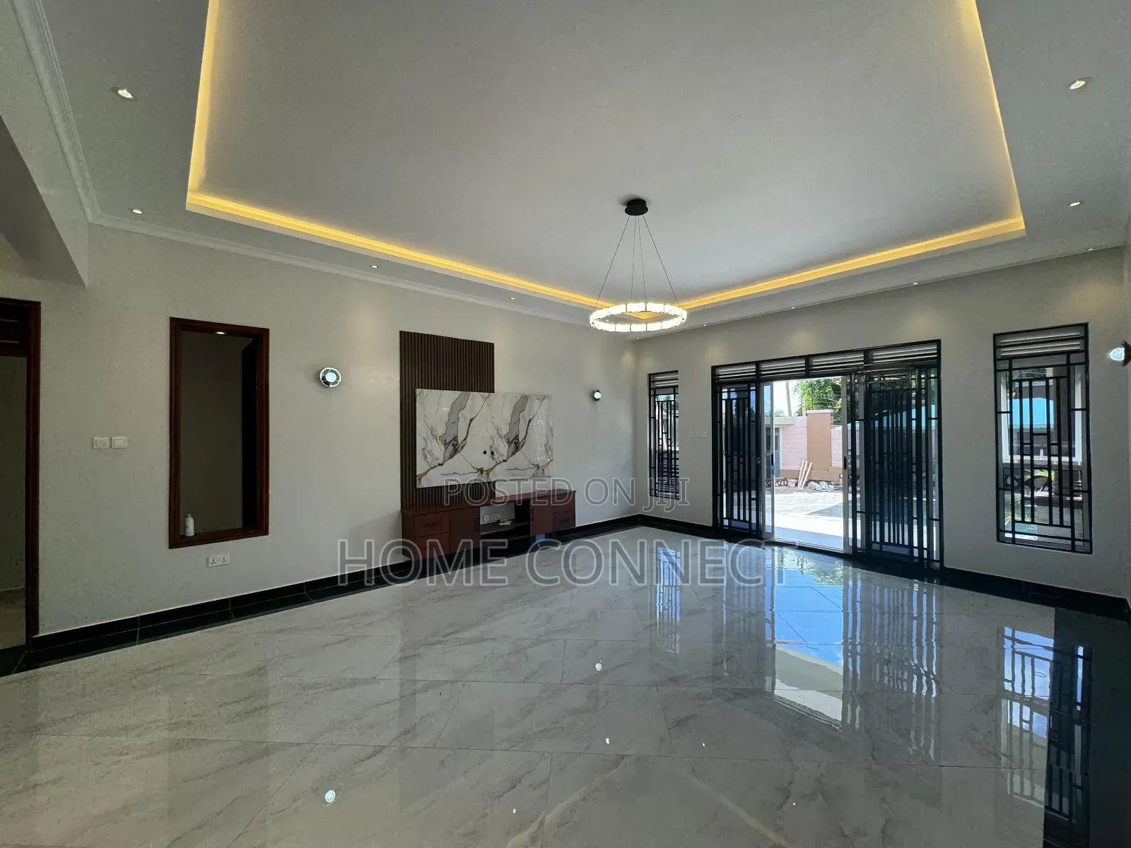 4bdrm Bungalow in Mutungo Hill, Central Division for rent in Central Division