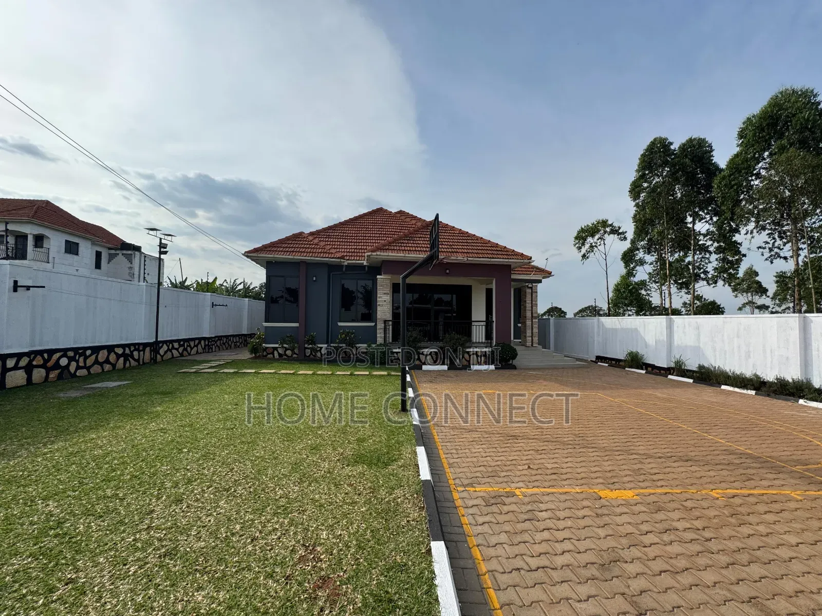 4bdrm Bungalow in Luzira, Central Division for rent in Central Division