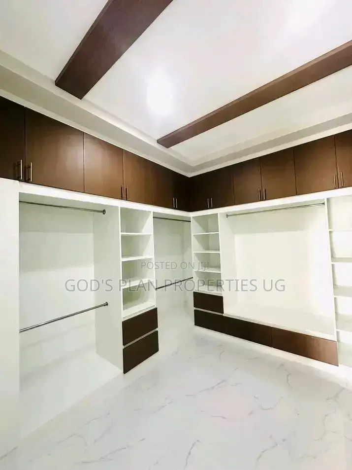 3bdrm Apartment in Muyenga Kiwafu, Central Division for rent in Central Division
