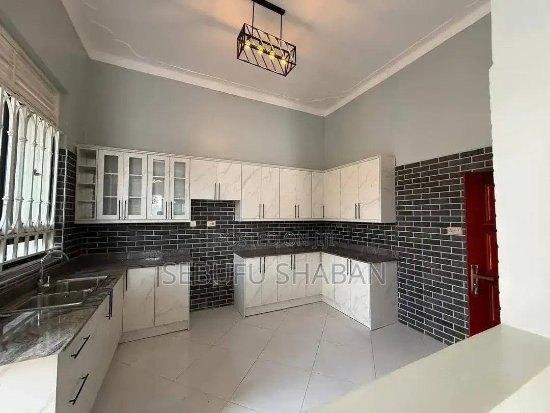 3bdrm House in Standalone Kisaasi, Central Division for rent in Central Division