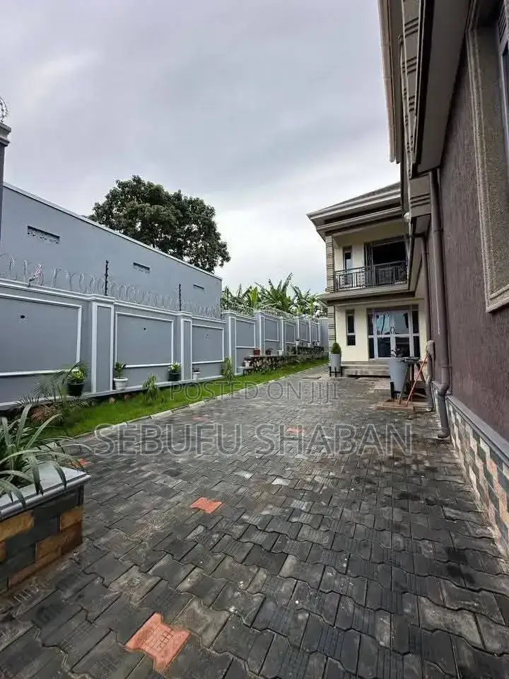 2bdrm House in Kisaasi, Central Division for rent in Central Division