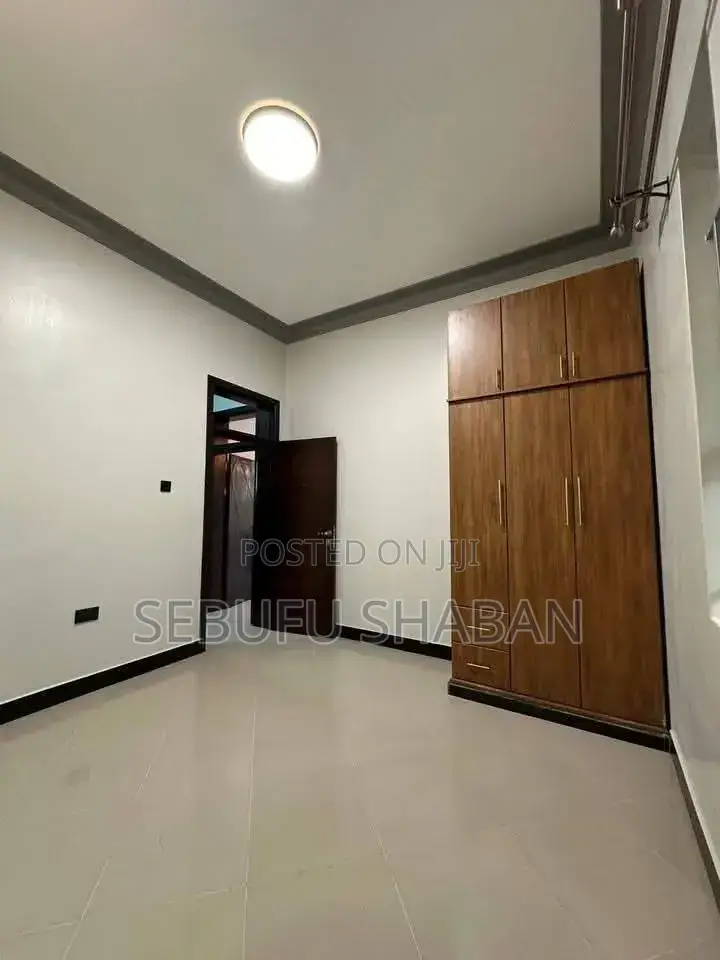2bdrm House in Kisaasi, Central Division for rent in Central Division