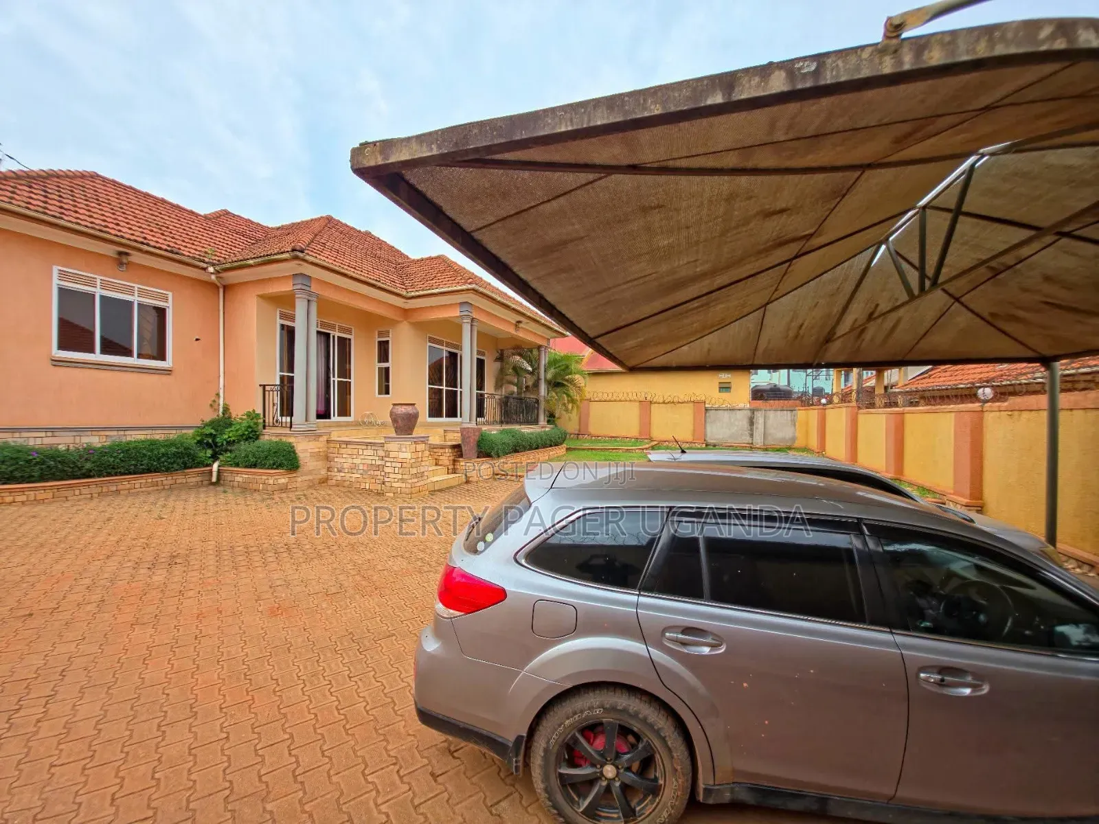 4bdrm Bungalow in Kyambogo, Nakawa for sale in Nakawa