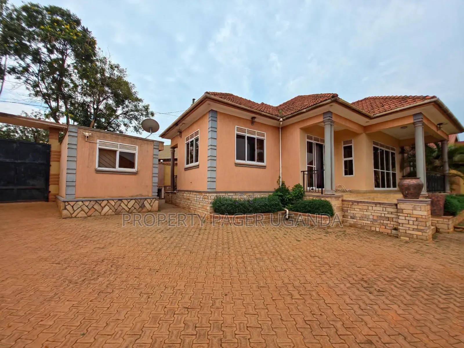 4bdrm Bungalow in Kyambogo, Nakawa for sale in Nakawa