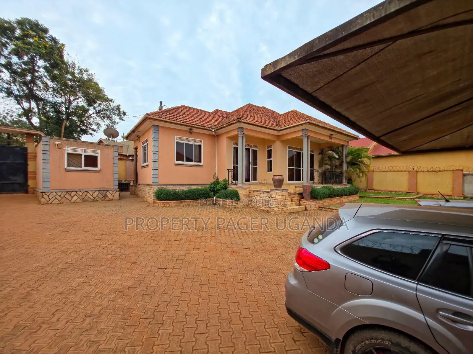 4bdrm Bungalow in Kyambogo, Nakawa for sale in Nakawa
