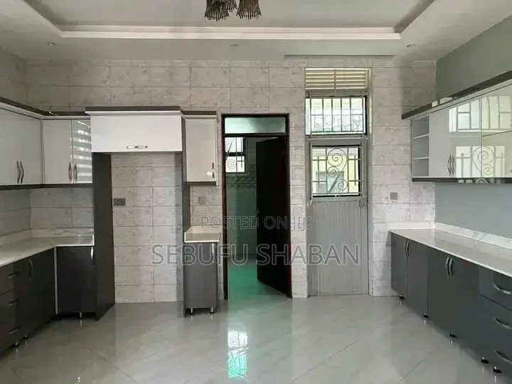 5bdrm House in Standalone Ntinda, Central Division for rent in Central Division