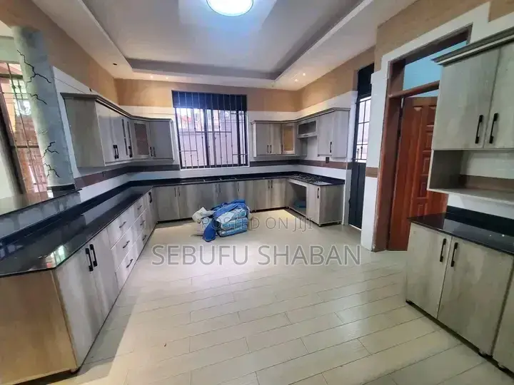 5bdrm House in Standalone Ntinda, Central Division for rent in Central Division