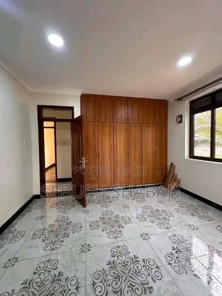 2bdrm House in Kisaasi, Central Division for rent in Central Division