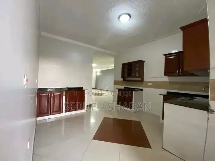 2bdrm House in Kisaasi, Central Division for rent in Central Division