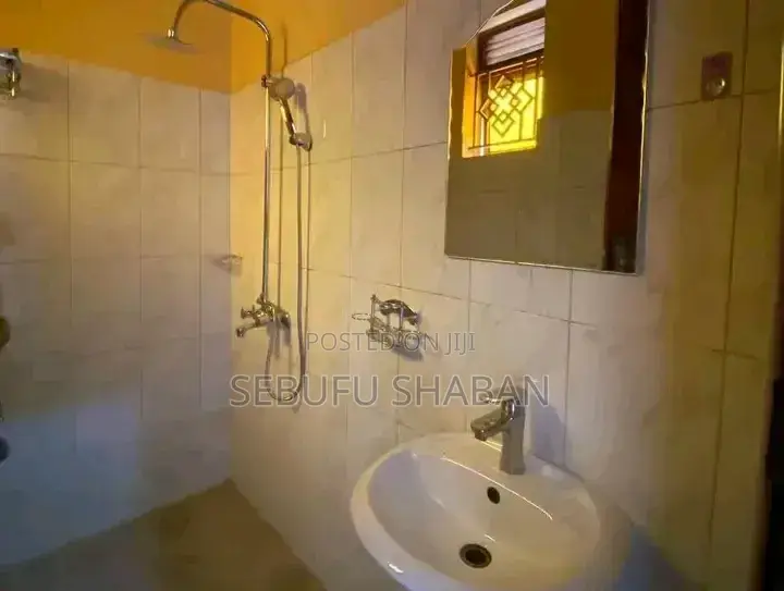 2bdrm House in Kisaasi, Central Division for rent in Central Division