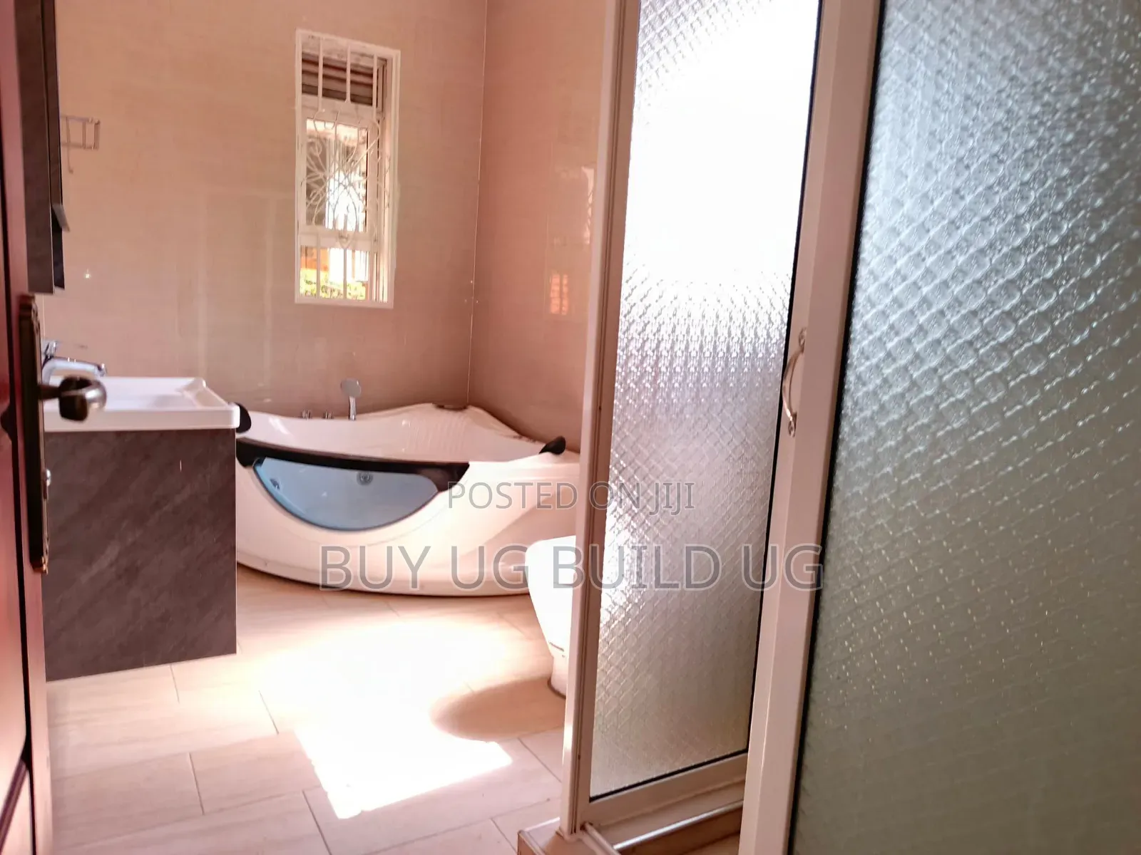 6bdrm Maisonette in Kira-Town, Central Division for rent in Central Division