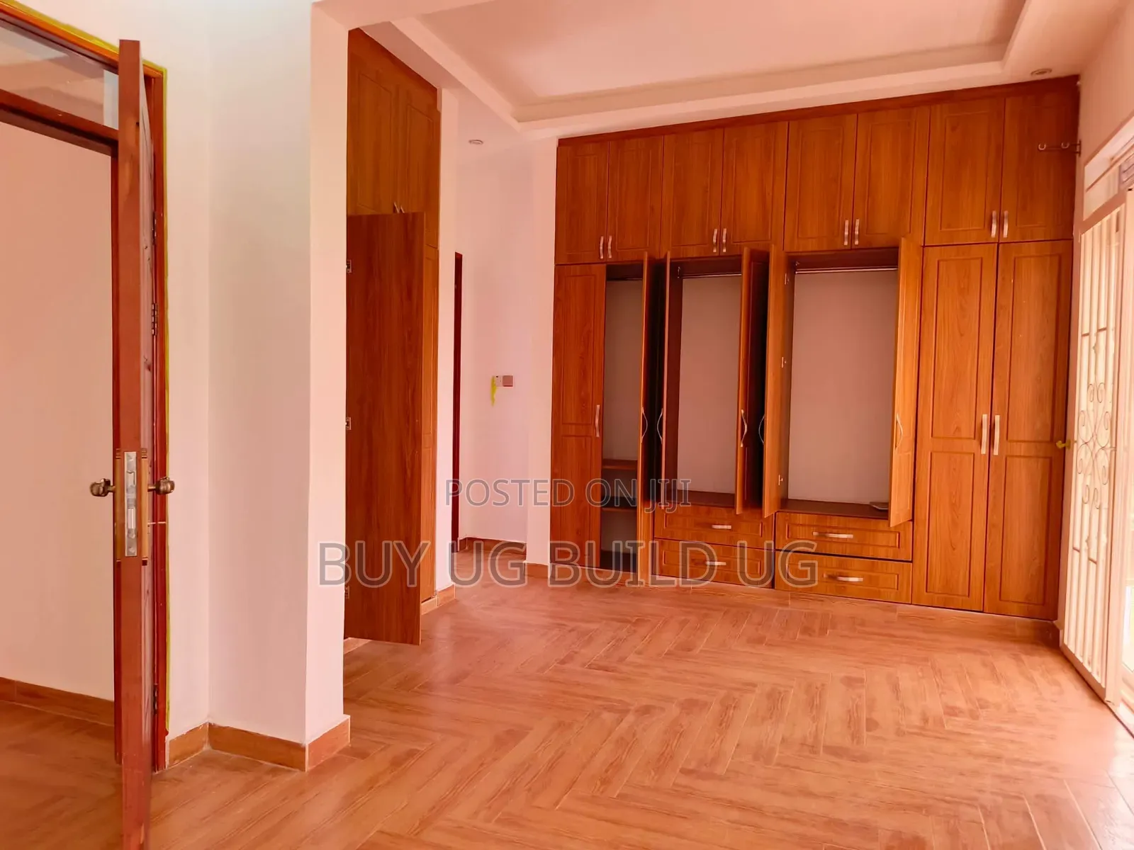 6bdrm Maisonette in Kira-Town, Central Division for rent in Central Division