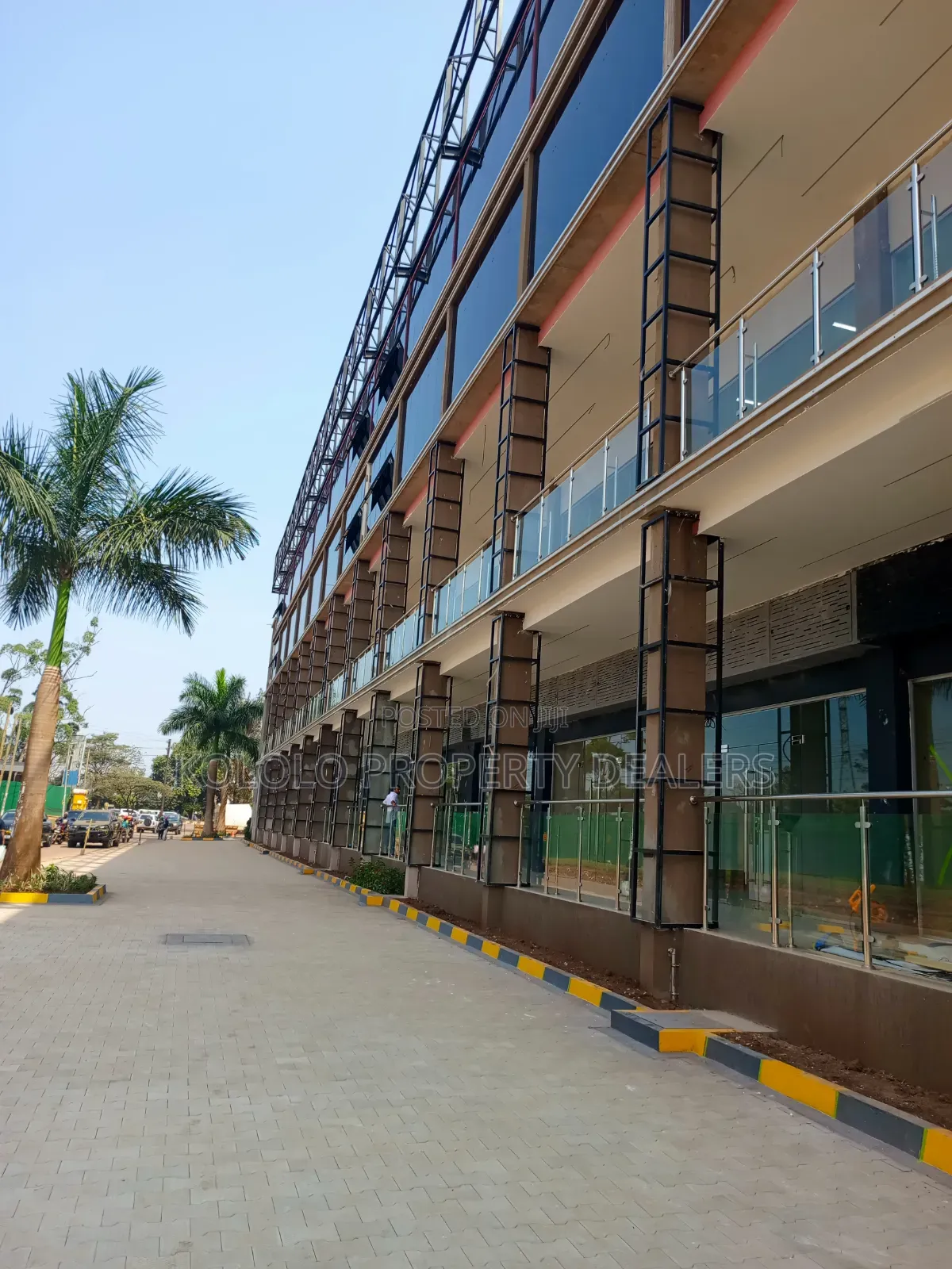Showroom for Rent on Lugogo Bypass in Central Division