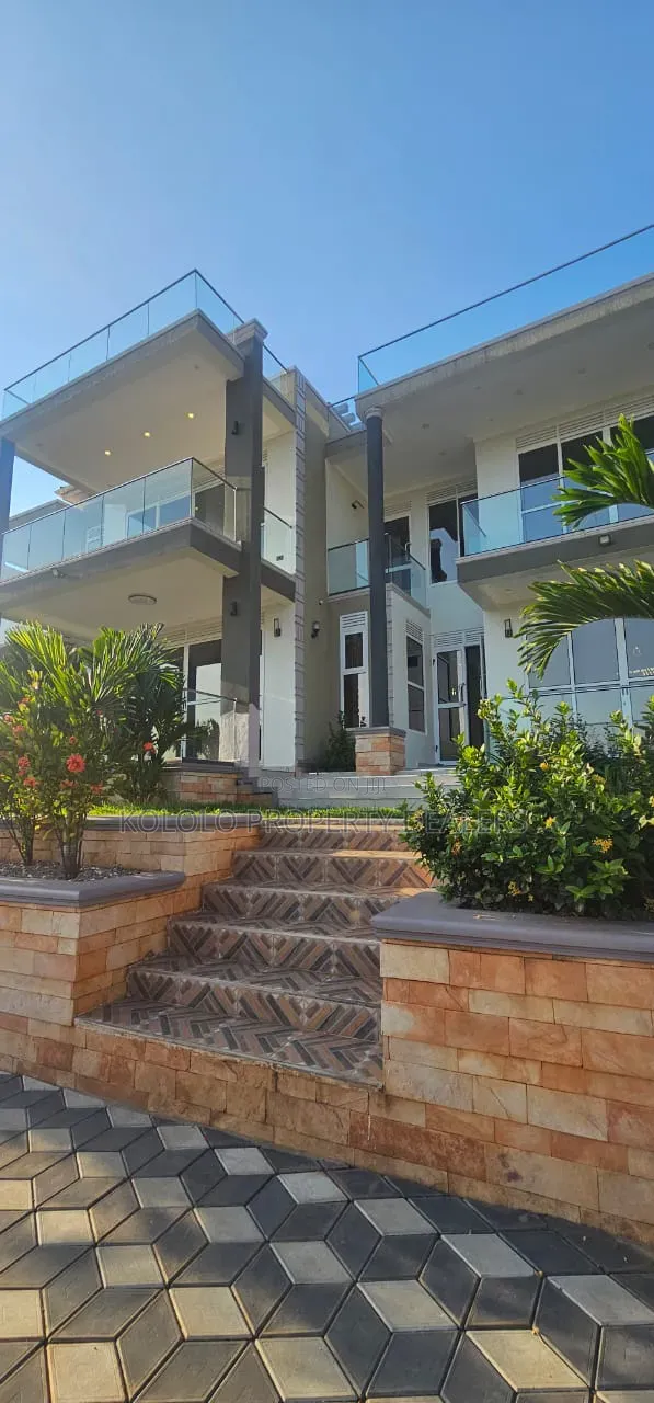 5bdrm Duplex in Lubowa, Central Division for sale in Central Division