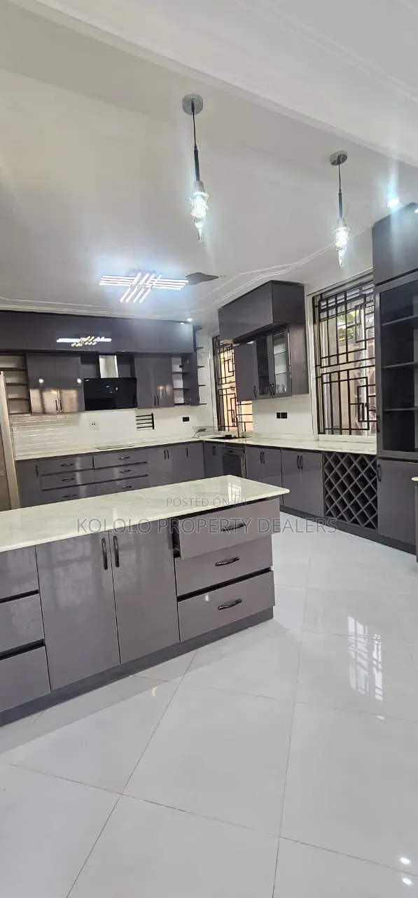 5bdrm Duplex in Lubowa, Central Division for sale in Central Division