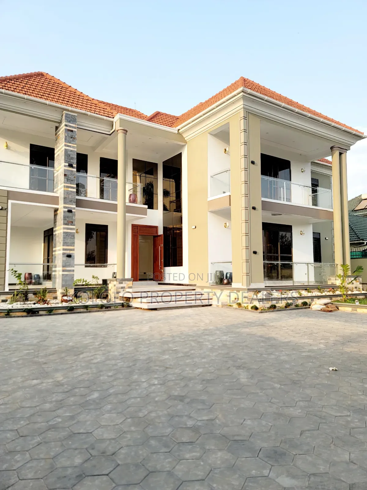 6bdrm Duplex in Akright, Central Division for sale in Central Division