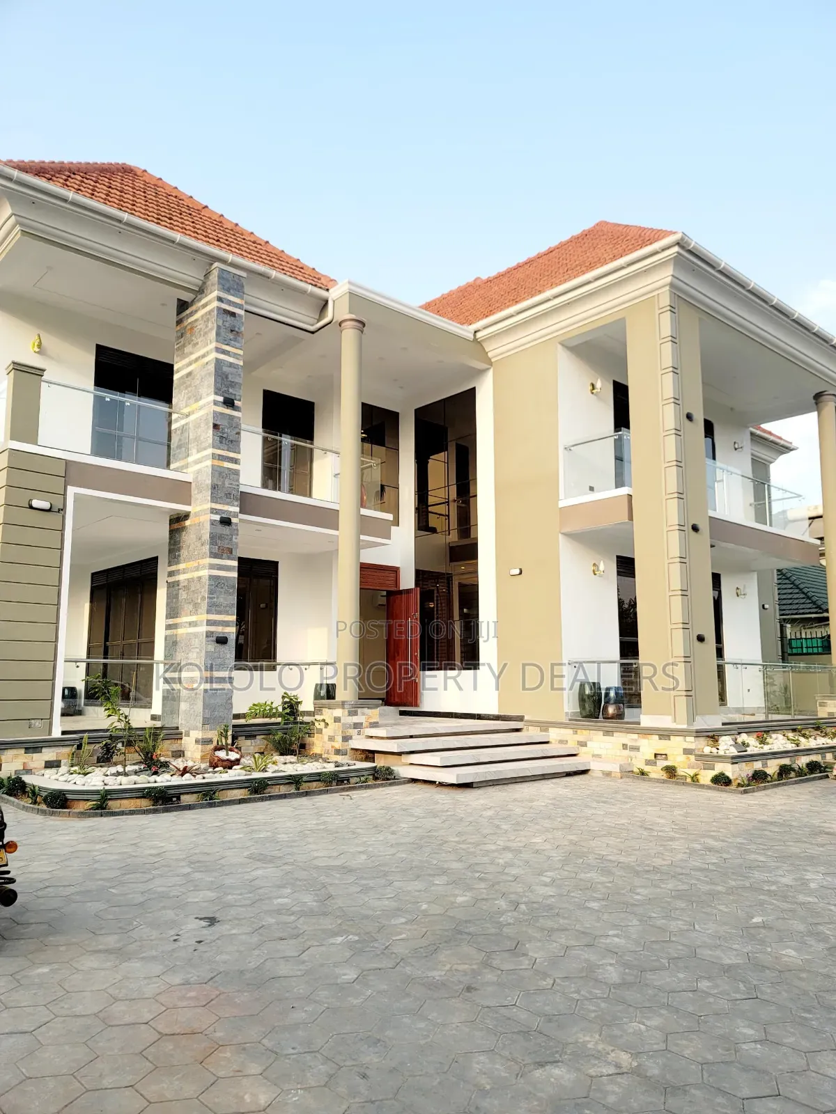 6bdrm Duplex in Akright, Central Division for sale in Central Division