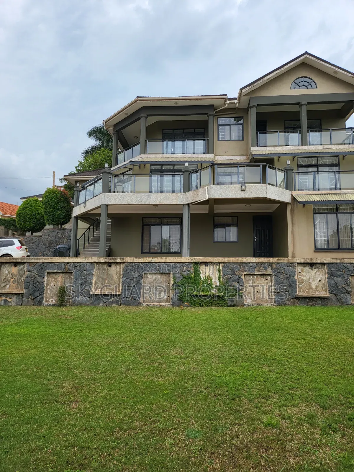 6bdrm Mansion in Munyonyo Road, Central Division for rent in Central Division