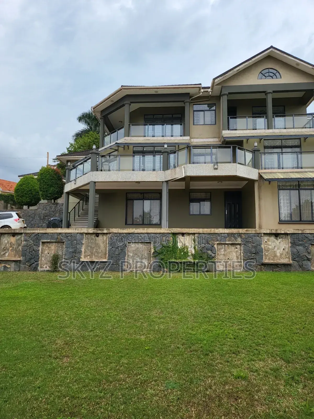6bdrm Mansion in Munyonyo Road, Central Division for rent in Central Division