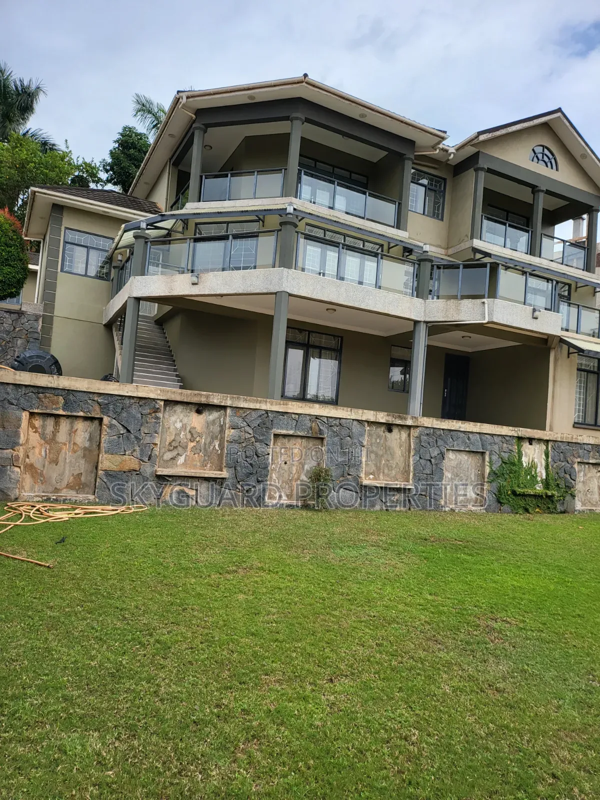 6bdrm Mansion in Munyonyo Road, Central Division for rent in Central Division