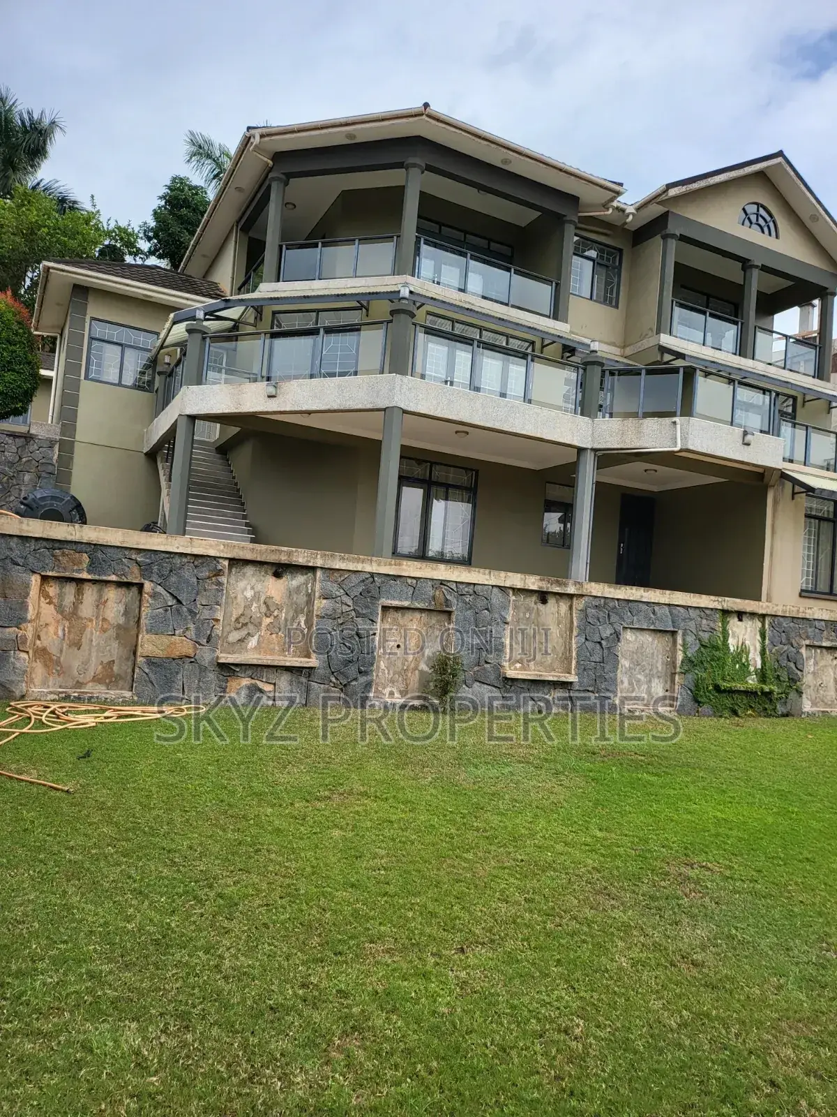 6bdrm Mansion in Munyonyo Road, Central Division for rent in Central Division