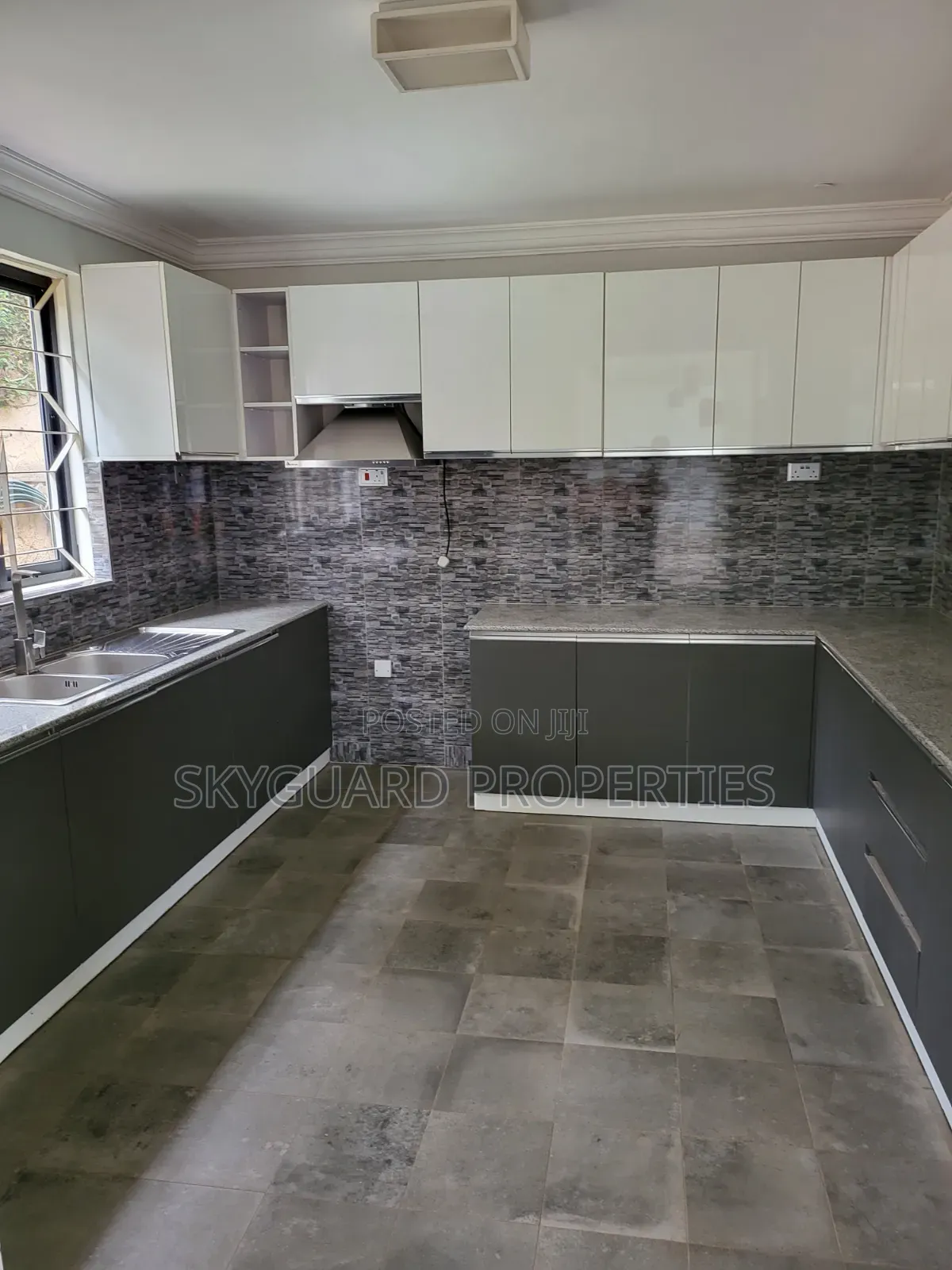 6bdrm Mansion in Munyonyo Road, Central Division for rent in Central Division