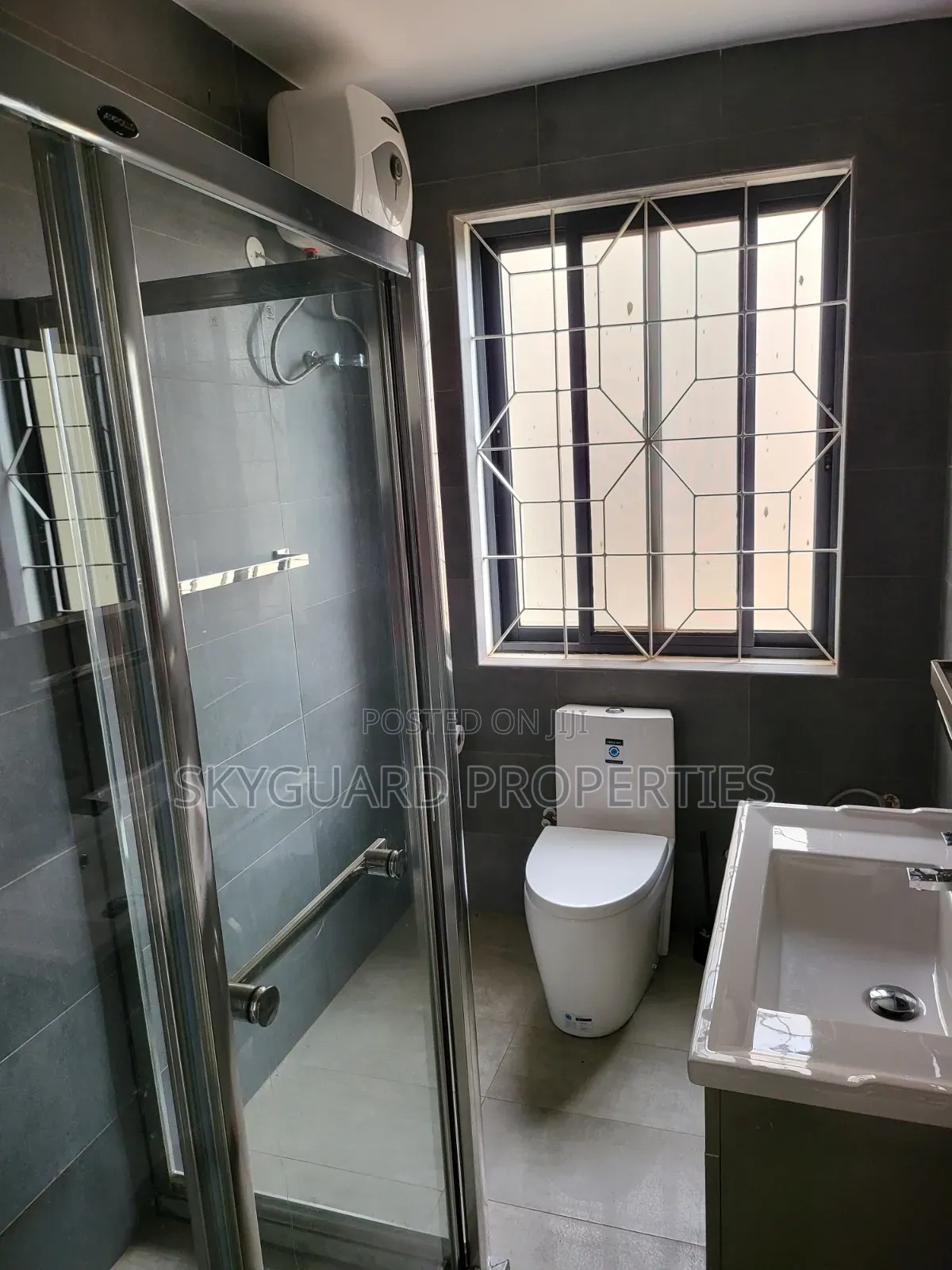 6bdrm Mansion in Munyonyo Road, Central Division for rent in Central Division