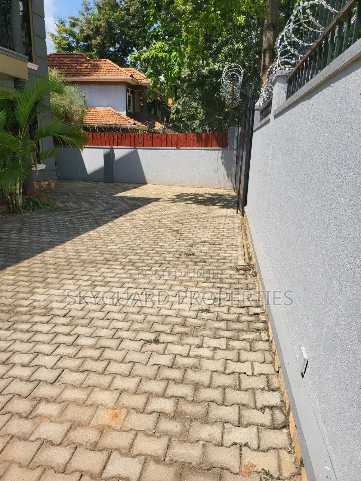 5bdrm House in Muyenga Bukasa Road, Central Division for rent in Central Division