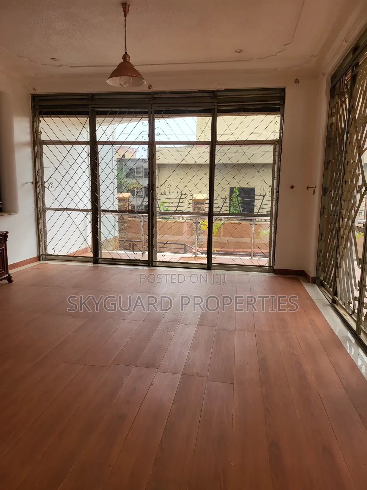 5bdrm Mansion in Makindye Kizungu, Central Division for rent in Central Division