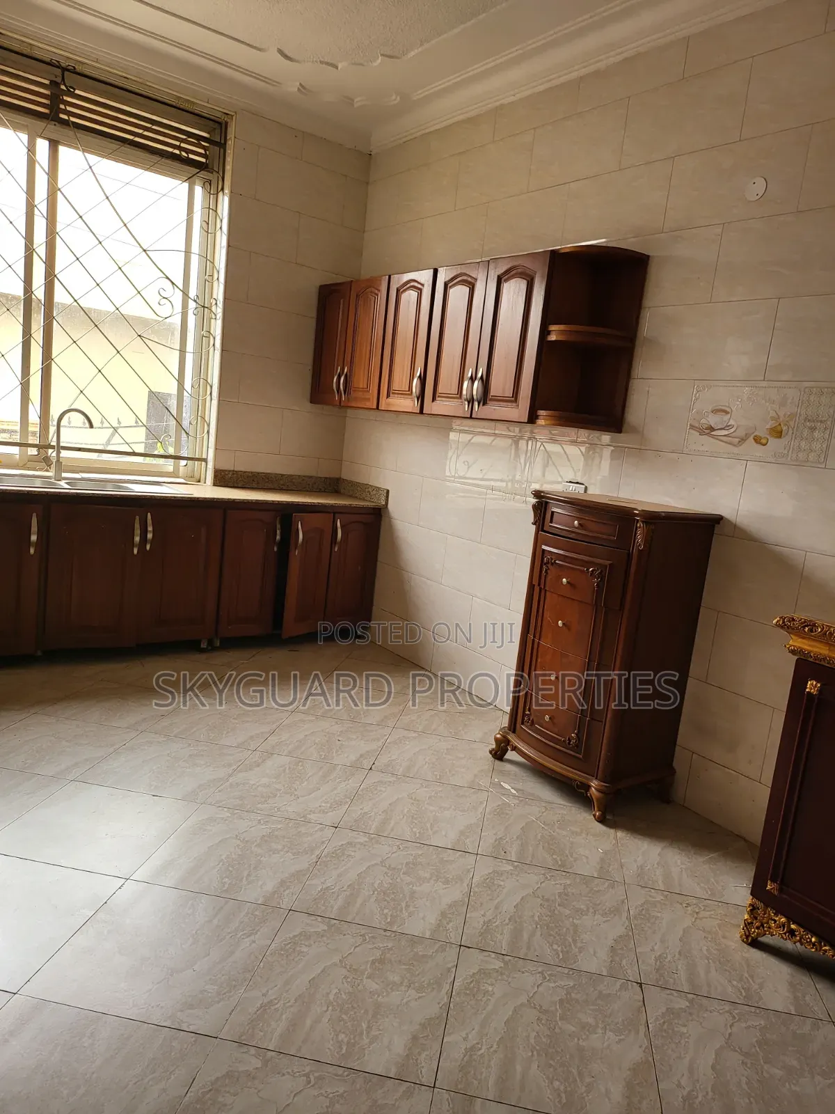 5bdrm Mansion in Makindye Kizungu, Central Division for rent in Central Division