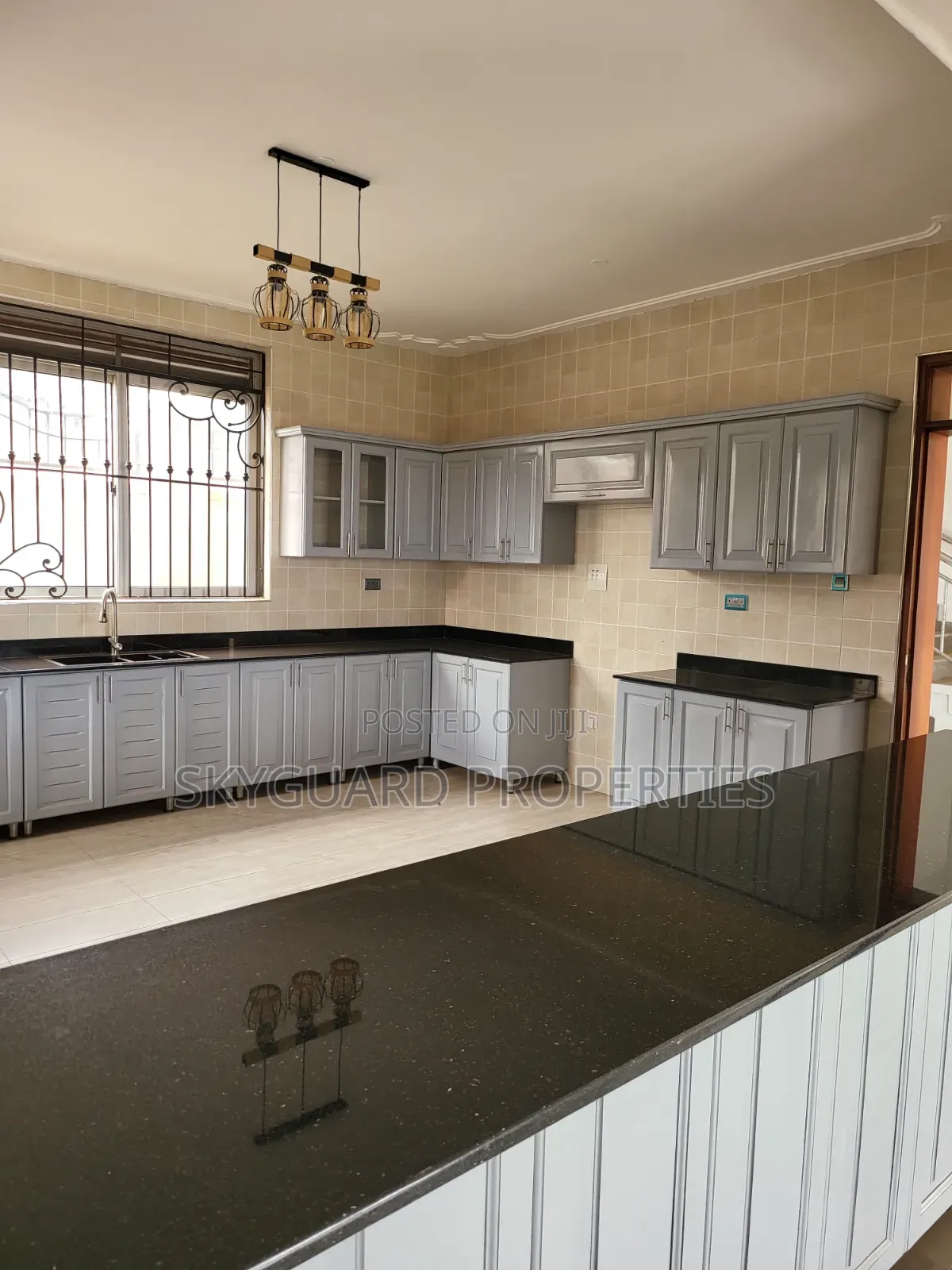 6bdrm Mansion in Buziga, Central Division for rent in Central Division